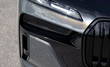 2023 BMW M760e xDrive Headlight Wallpapers 450x275 (27)