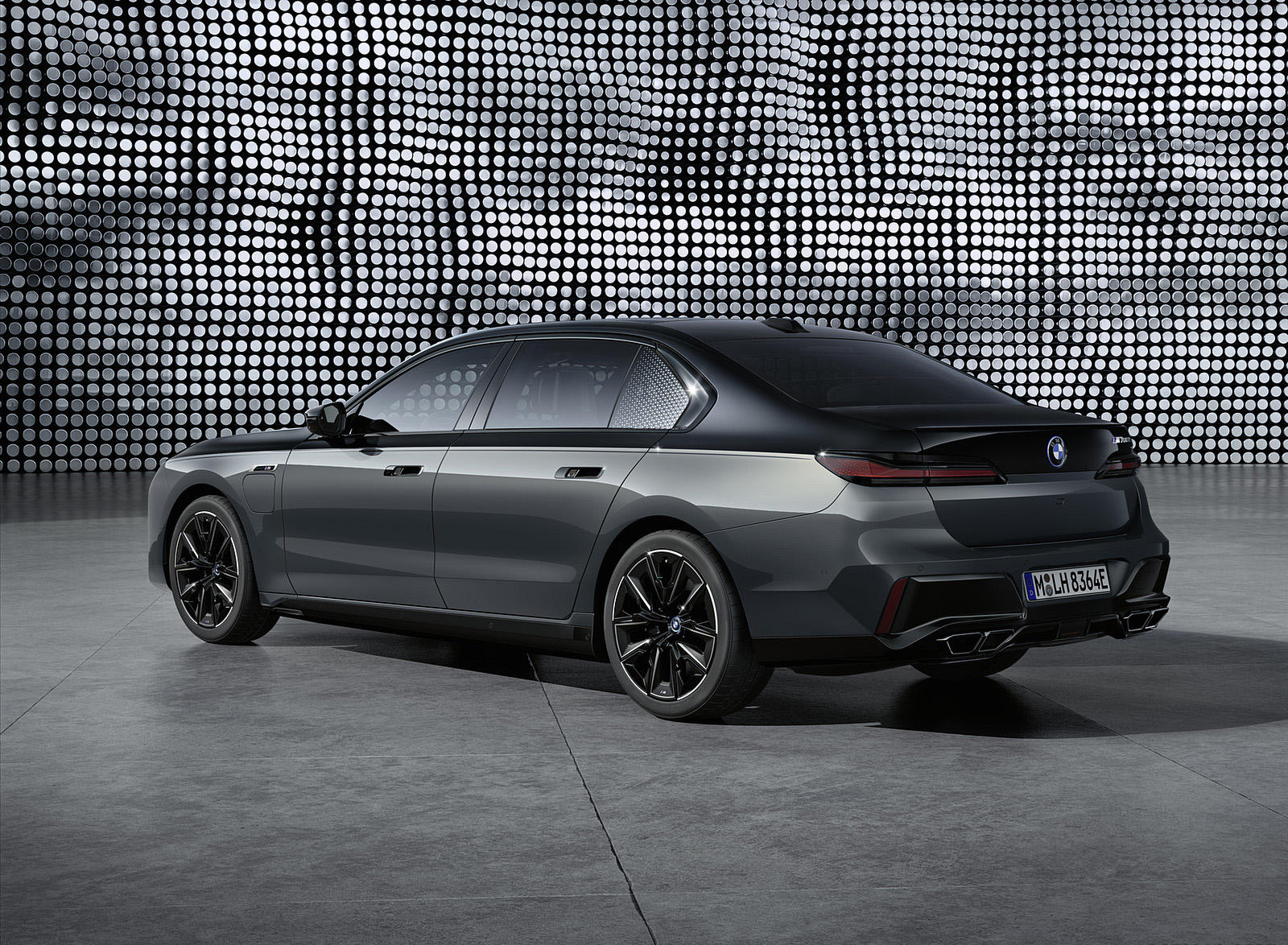 2023 BMW M760e xDrive Rear Three-Quarter Wallpapers (3)