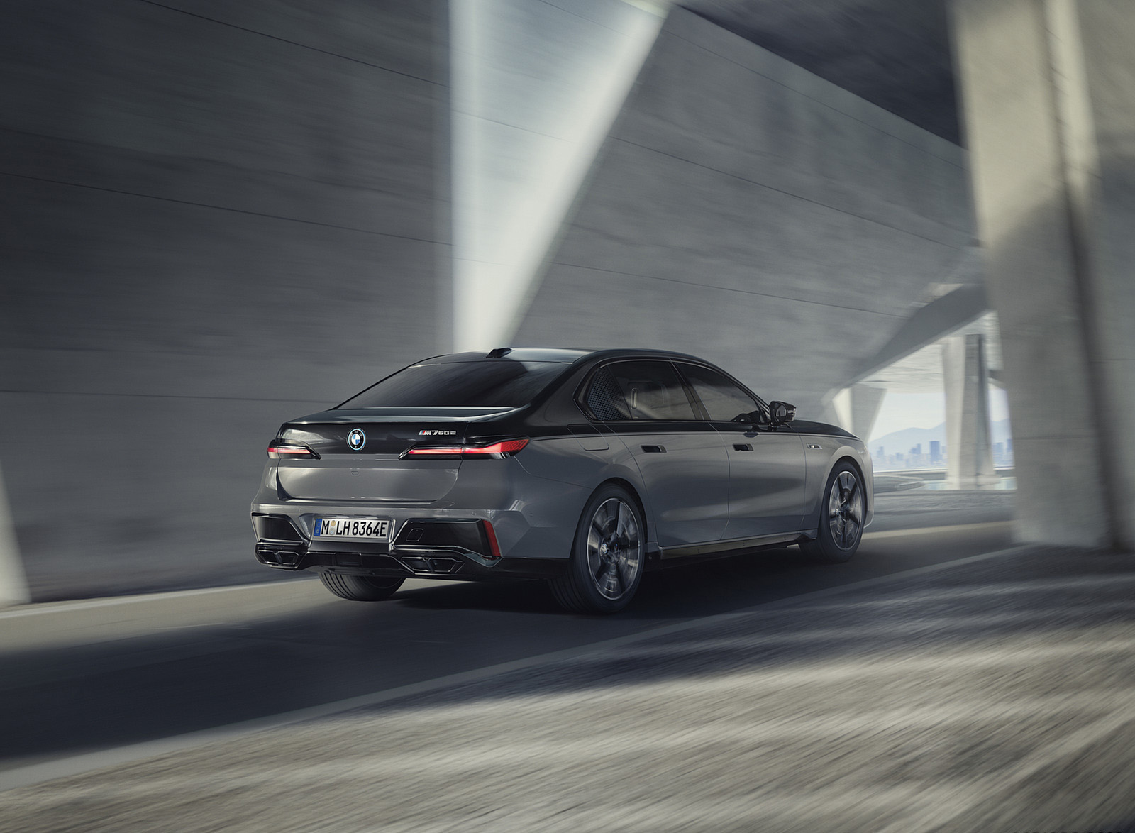 2023 BMW M760e xDrive Rear Three-Quarter Wallpapers (10)