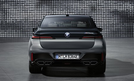 2023 BMW M760e xDrive Rear Wallpapers 450x275 (51)