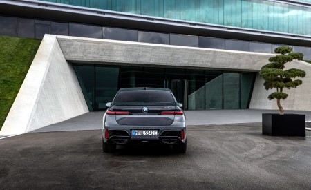 2023 BMW M760e xDrive Rear Wallpapers 450x275 (17)