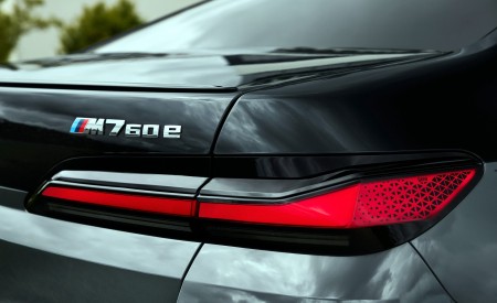 2023 BMW M760e xDrive Tail Light Wallpapers 450x275 (33)