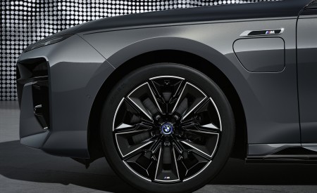 2023 BMW M760e xDrive Wheel Wallpapers 450x275 (57)