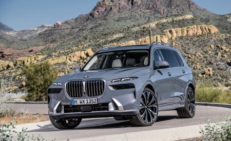 2023 BMW X7 Front Three-Quarter Wallpapers 450x275 (25)