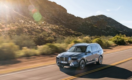 2023 BMW X7 Front Three-Quarter Wallpapers  450x275 (10)