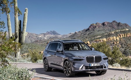2023 BMW X7 Front Three-Quarter Wallpapers 450x275 (26)