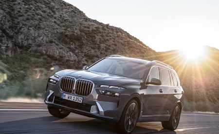 2023 BMW X7 Front Three-Quarter Wallpapers 450x275 (14)