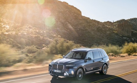 2023 BMW X7 Front Three-Quarter Wallpapers 450x275 (11)