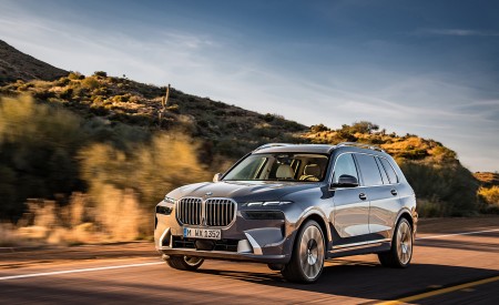 2023 BMW X7 Front Three-Quarter Wallpapers  450x275 (4)