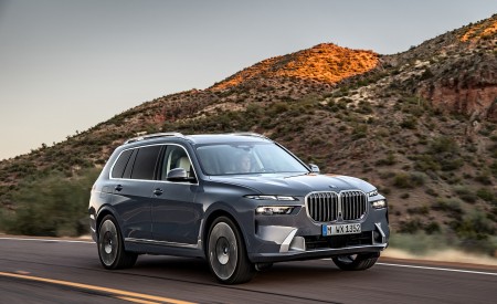 2023 BMW X7 Front Three-Quarter Wallpapers 450x275 (18)