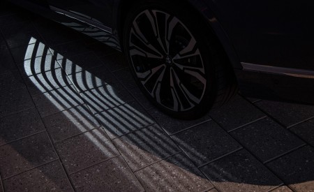 2023 BMW X7 Ground Projection Wallpapers 450x275 (52)