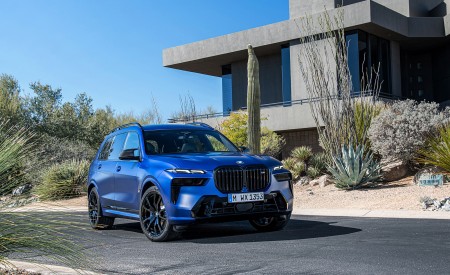 2023 BMW X7 M60i xDrive Front Three-Quarter Wallpapers 450x275 (30)