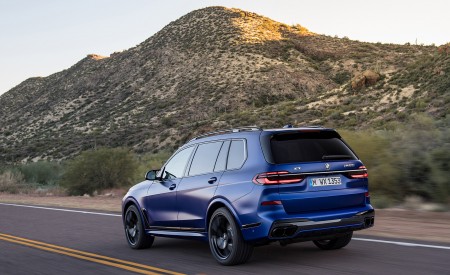 2023 BMW X7 M60i xDrive Rear Three-Quarter Wallpapers 450x275 (17)