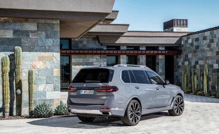 2023 BMW X7 Rear Three-Quarter Wallpapers 450x275 (36)