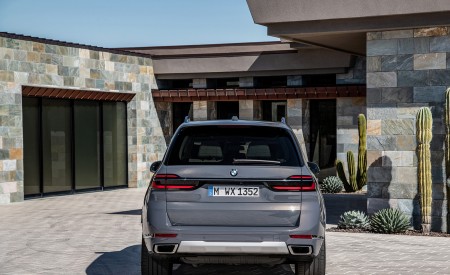 2023 BMW X7 Rear Wallpapers 450x275 (37)