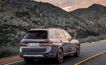 2023 BMW X7 Rear Wallpapers 450x275 (22)