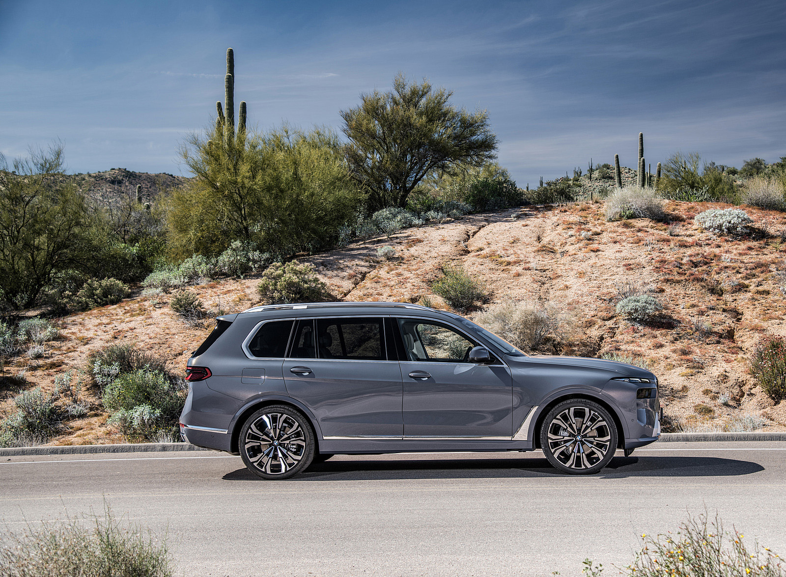 2023 BMW X7 Side Wallpapers #30 of 77