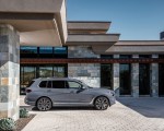 2023 BMW X7 Side Wallpapers 150x120 (39)