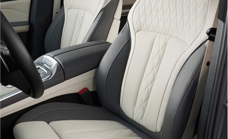 2023 BMW X7 xDrive40i Interior Front Seats Wallpapers 450x275 (24)