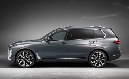 2023 BMW X7 xDrive40i Side Wallpapers 450x275 (3)