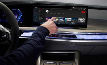 2023 BMW i7 Central Console Wallpapers 450x275 (42)