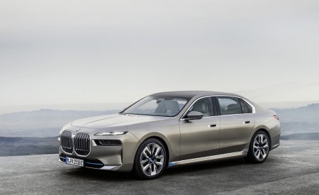 2023 BMW i7 Front Three-Quarter Wallpapers 450x275 (13)