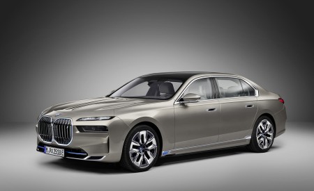 2023 BMW i7 Front Three-Quarter Wallpapers 450x275 (25)