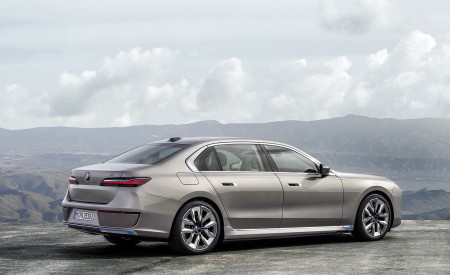 2023 BMW i7 Front Three-Quarter Wallpapers 450x275 (14)