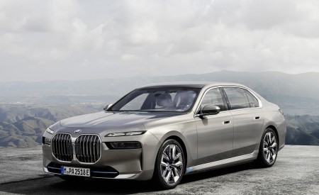 2023 BMW i7 Front Three-Quarter Wallpapers 450x275 (10)