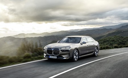 2023 BMW i7 Front Three-Quarter Wallpapers 450x275 (8)