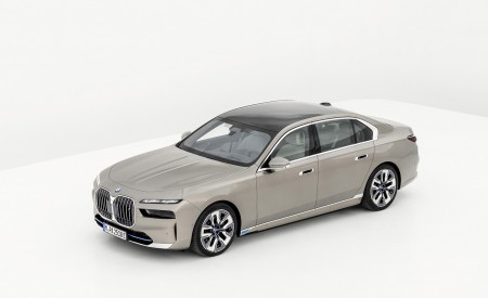 2023 BMW i7 Front Three-Quarter Wallpapers 450x275 (22)