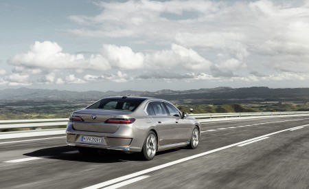 2023 BMW i7 Rear Three-Quarter Wallpapers 450x275 (4)