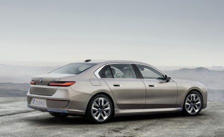 2023 BMW i7 Rear Three-Quarter Wallpapers 450x275 (17)