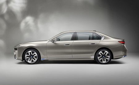 2023 BMW i7 Side Wallpapers 450x275 (30)