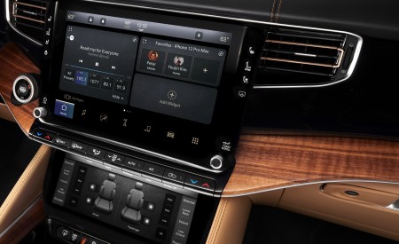 2023 Jeep Grand Wagoneer L Central Console Wallpapers 450x275 (74)