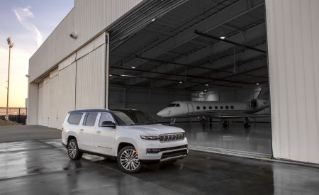 2023 Jeep Grand Wagoneer L Front Three-Quarter Wallpapers 450x275 (23)