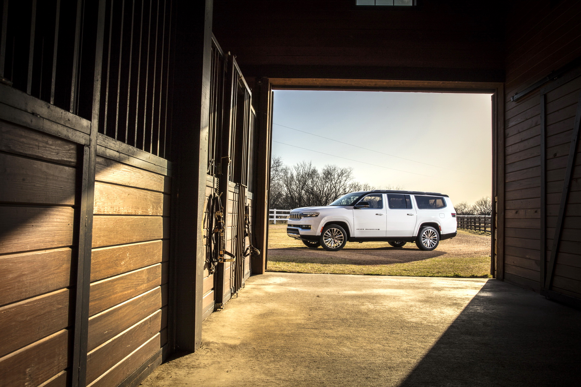 2023 Jeep Grand Wagoneer L Front Three-Quarter Wallpapers (15)