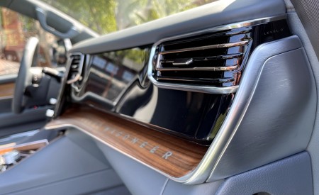 2023 Jeep Grand Wagoneer L Interior Detail Wallpapers 450x275 (143)