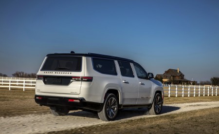 2023 Jeep Grand Wagoneer L Rear Three-Quarter Wallpapers 450x275 (29)