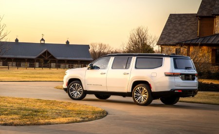 2023 Jeep Grand Wagoneer L Rear Three-Quarter Wallpapers 450x275 (3)