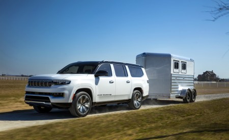 2023 Jeep Grand Wagoneer L Towing a Trailer Wallpapers 450x275 (34)