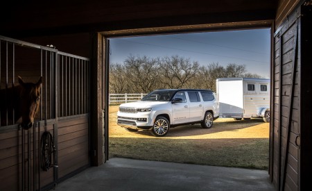 2023 Jeep Grand Wagoneer L Towing a Trailer Wallpapers 450x275 (17)