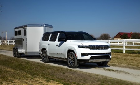 2023 Jeep Grand Wagoneer L Towing a Trailer Wallpapers 450x275 (36)