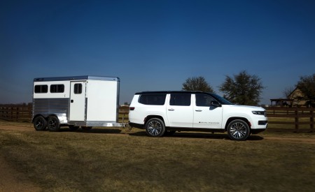 2023 Jeep Grand Wagoneer L Towing a Trailer Wallpapers 450x275 (37)