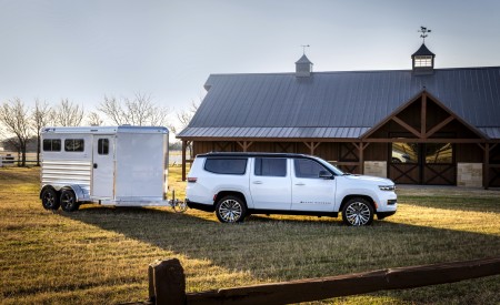 2023 Jeep Grand Wagoneer L Towing a Trailer Wallpapers 450x275 (20)