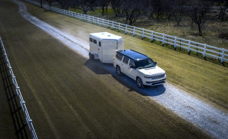 2023 Jeep Grand Wagoneer L Towing a Trailer Wallpapers 450x275 (39)