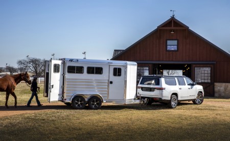 2023 Jeep Grand Wagoneer L Towing a Trailer Wallpapers 450x275 (22)