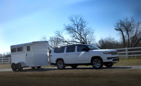 2023 Jeep Grand Wagoneer L Towing a Trailer Wallpapers 450x275 (40)