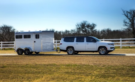 2023 Jeep Grand Wagoneer L Towing a Trailer Wallpapers 450x275 (41)