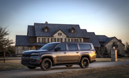 2023 Jeep Wagoneer L Front Three-Quarter Wallpapers 450x275 (22)